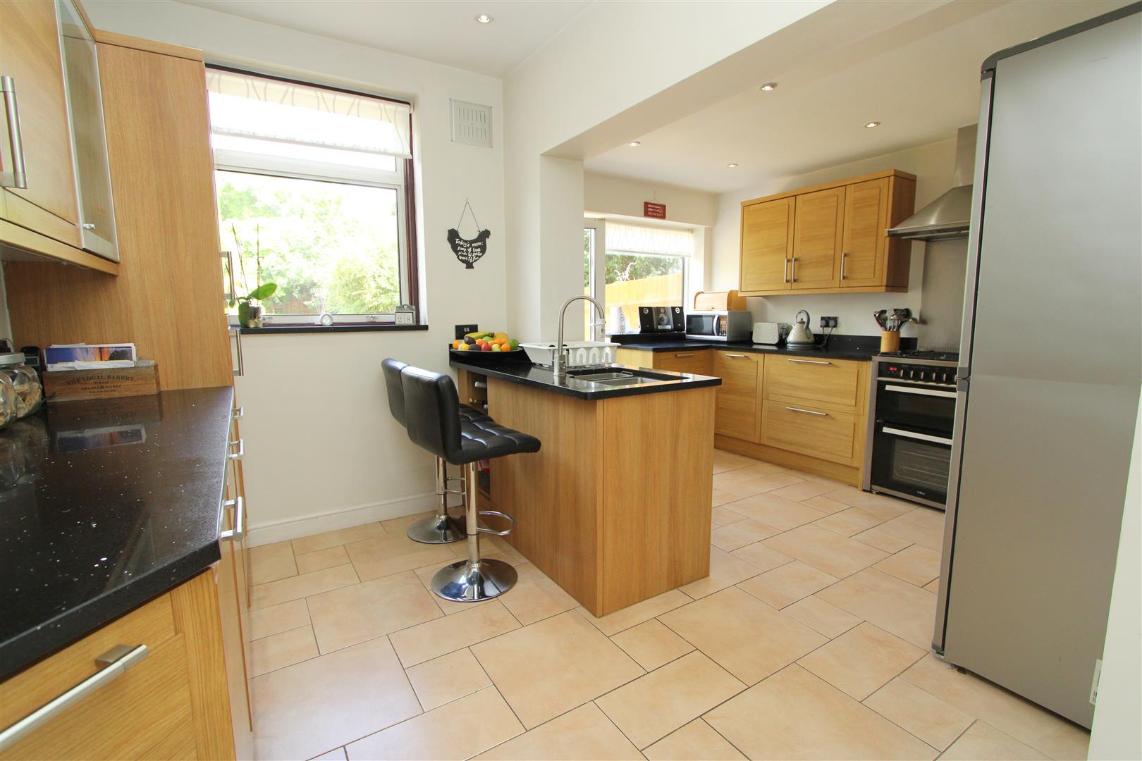 4 bed property in Tritton Avenue, Beddington
